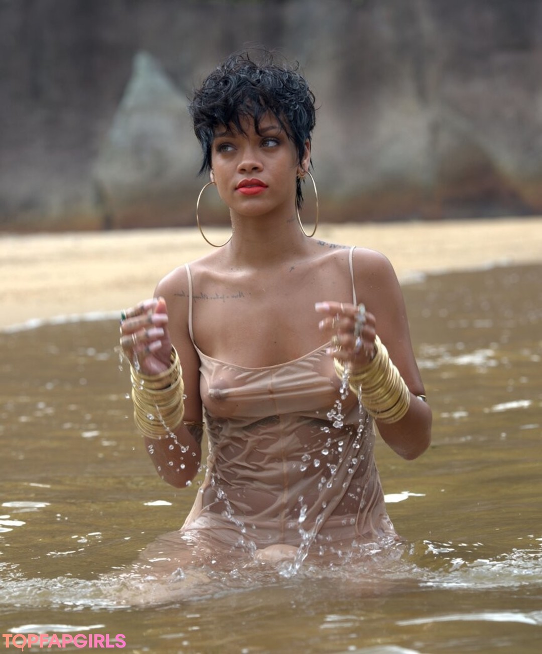 Photo nue de fuite OnlyFans de Rihanna #1378