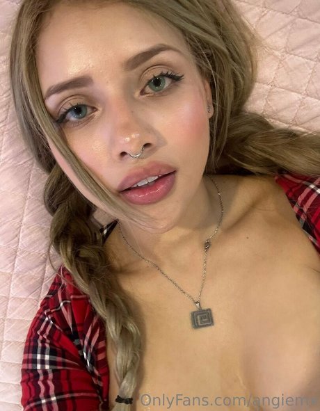 Nina_Mon