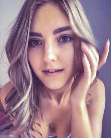 Eva Elfie