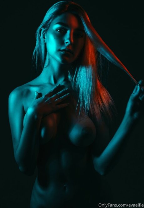 Eva Elfie