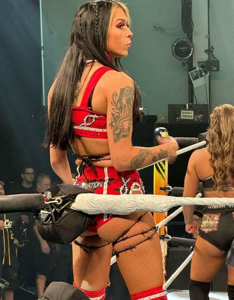 Cora Jade