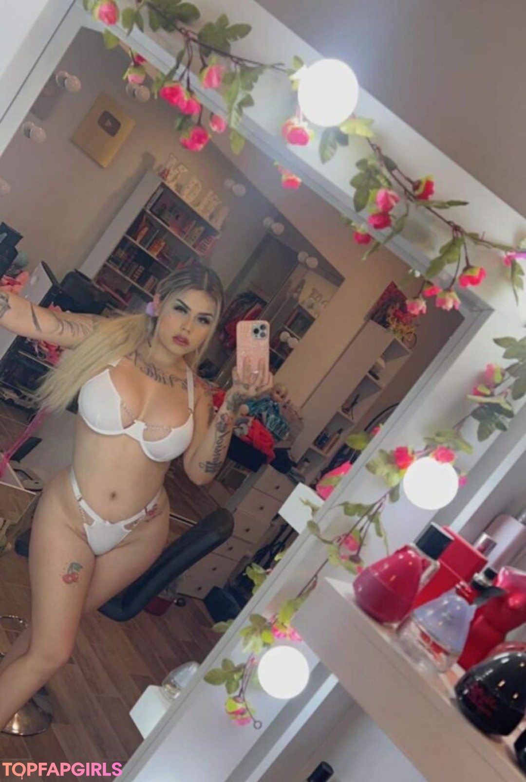 Photo nue de fuite OnlyFans de Monafashionbeauty #102 Photo nue de fuite OnlyFans de Monafashionbeauty #102