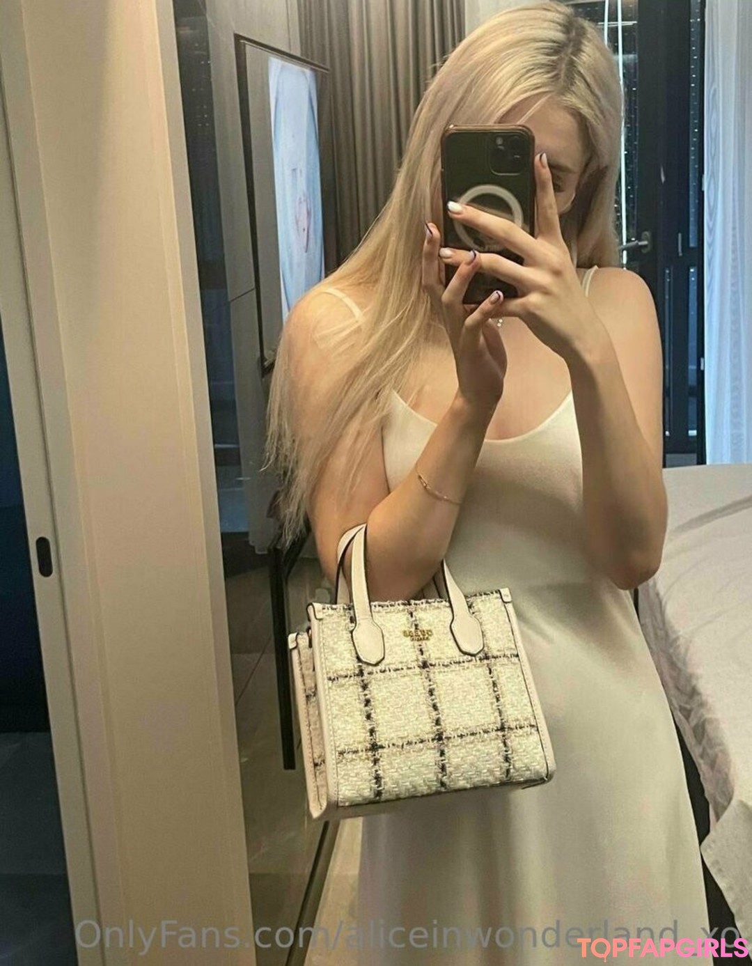 Photo nue de fuite OnlyFans de Aliceinwonderlandxo #123 Photo nue de fuite OnlyFans de Aliceinwonderlandxo #123