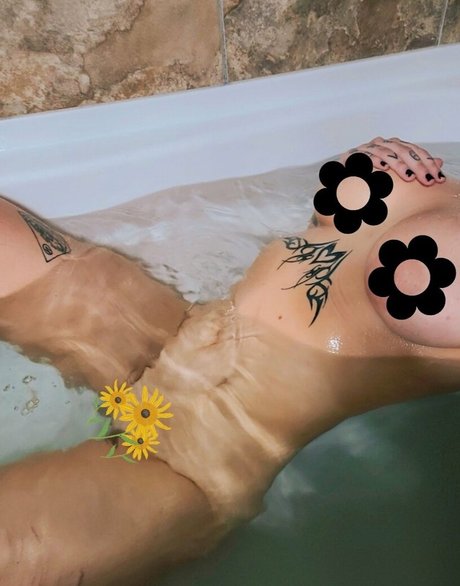 Photo nue de fuite OnlyFans de Cyberrrrangel