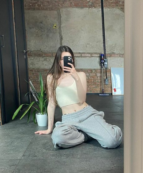 Photo nue de fuite OnlyFans de Aloona Larionova