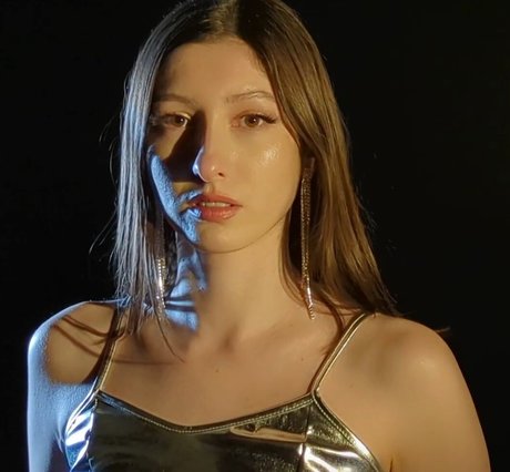 Photo nue de fuite OnlyFans de Aloona Larionova