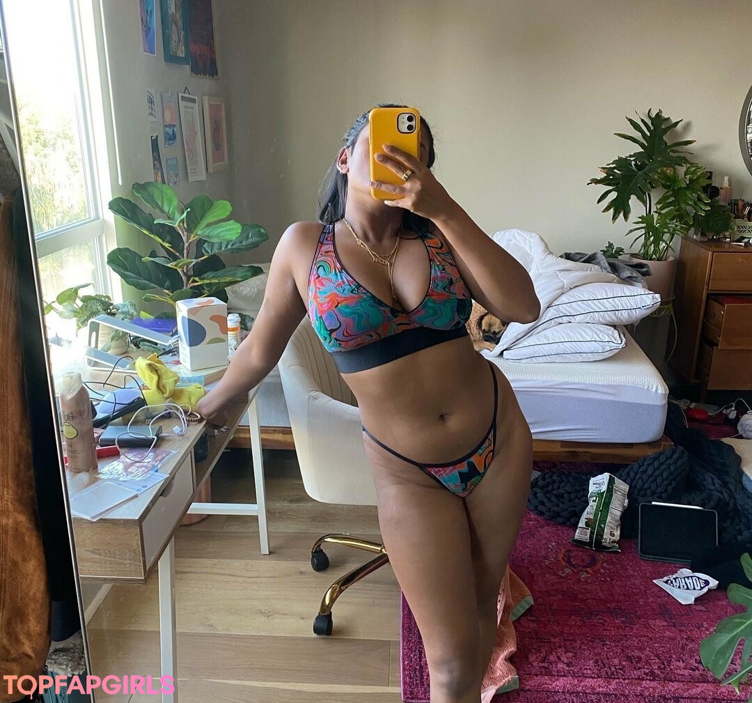 Photo nue de fuite OnlyFans de Yamini Nambimadom #13 Photo nue de fuite OnlyFans de Yamini Nambimadom #13