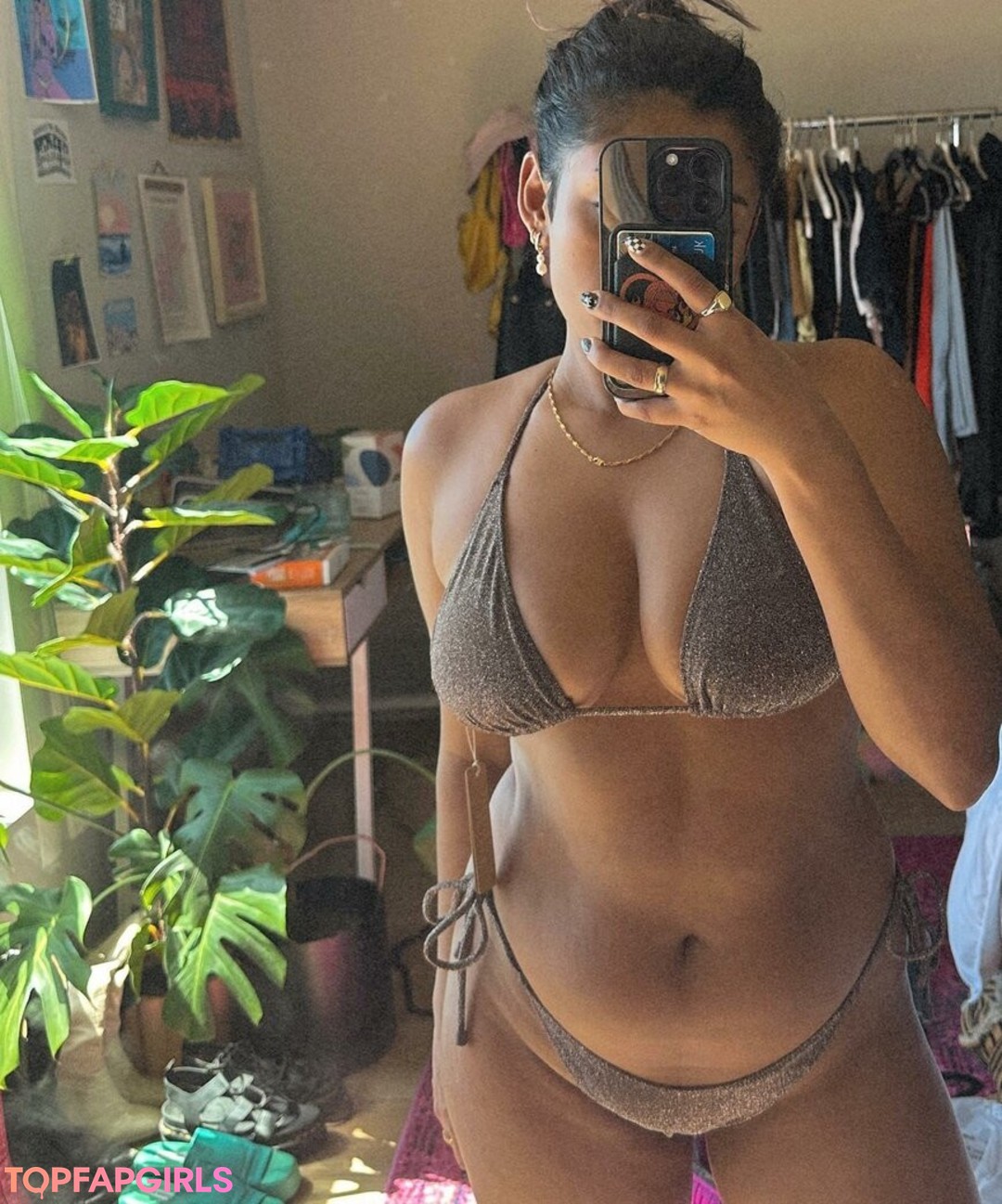 Photo nue de fuite OnlyFans de Yamini Nambimadom #22 Photo nue de fuite OnlyFans de Yamini Nambimadom #22