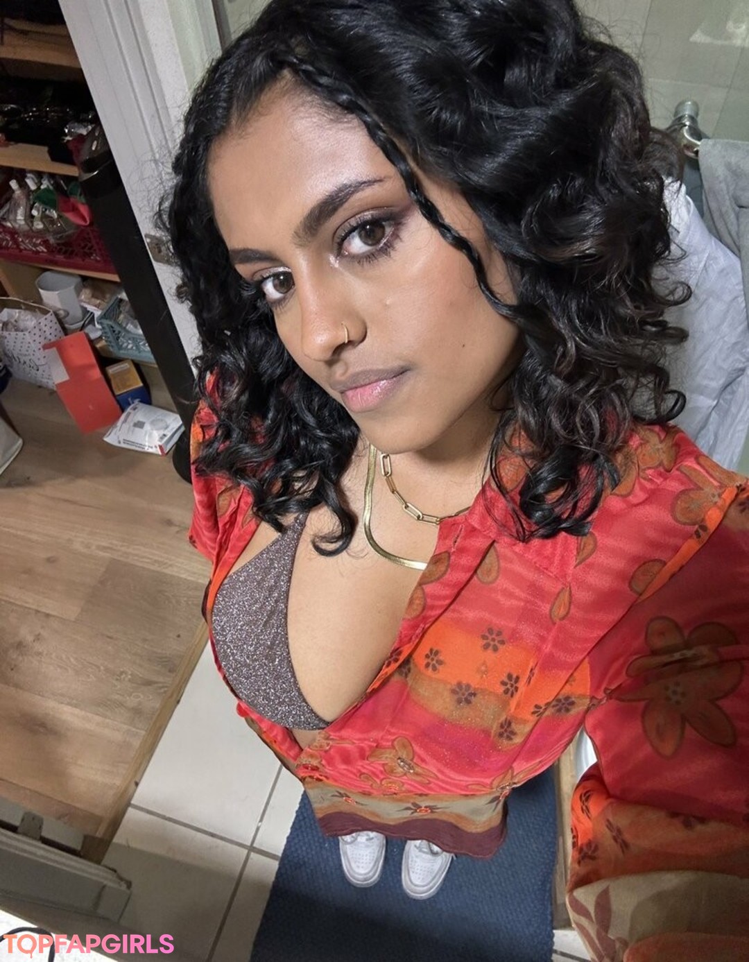 Photo nue de fuite OnlyFans de Yamini Nambimadom #26 Photo nue de fuite OnlyFans de Yamini Nambimadom #26