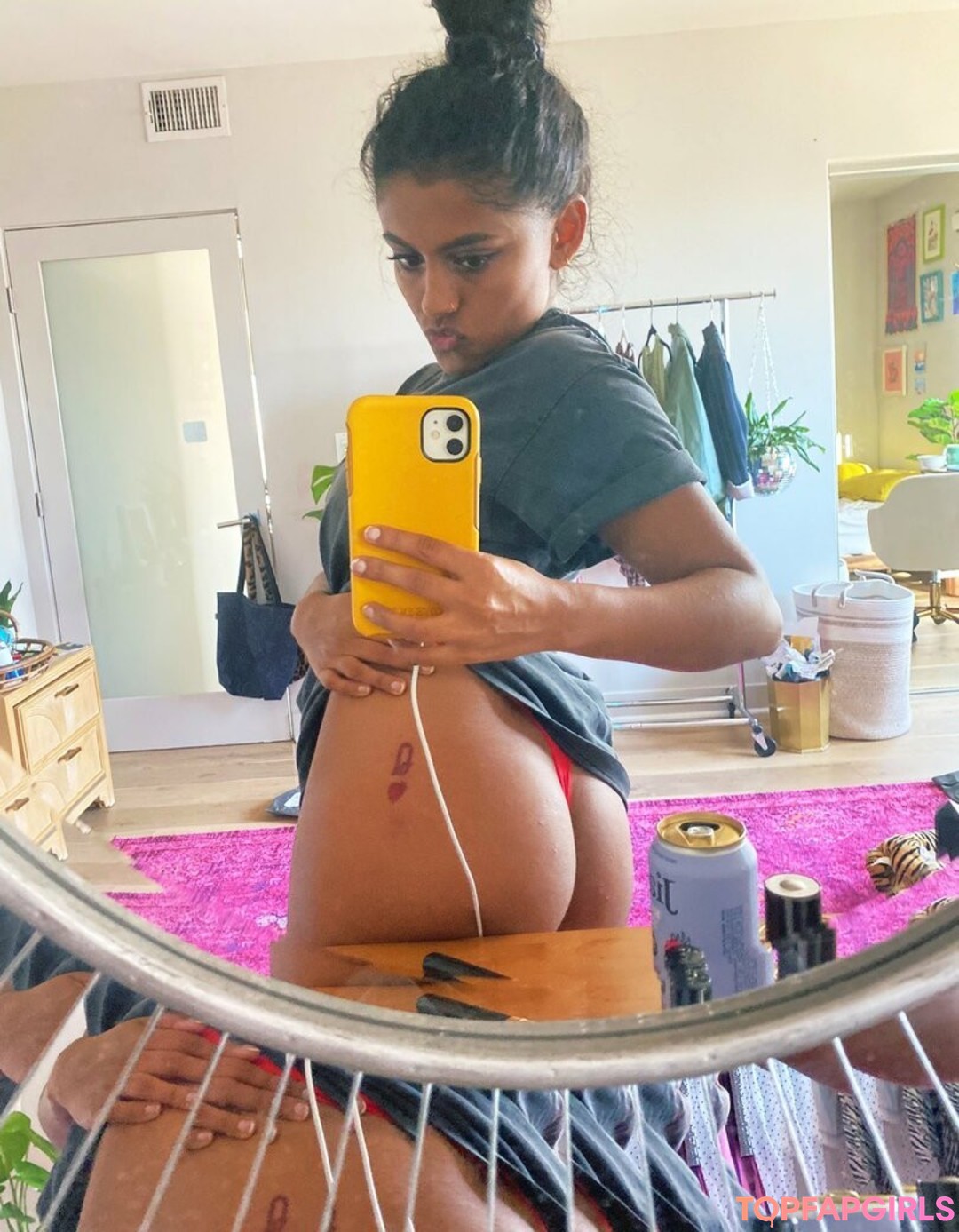 Photo nue de fuite OnlyFans de Yamini Nambimadom #4 Photo nue de fuite OnlyFans de Yamini Nambimadom #4