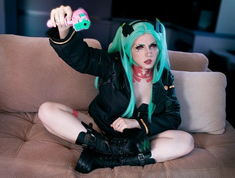 Ezy Summers Cosplay