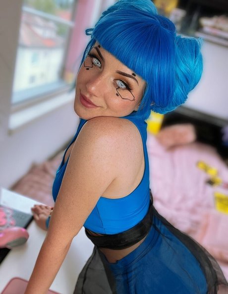 Ezy Summers Cosplay