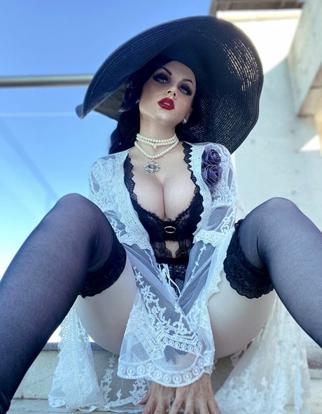 Ezy Summers Cosplay