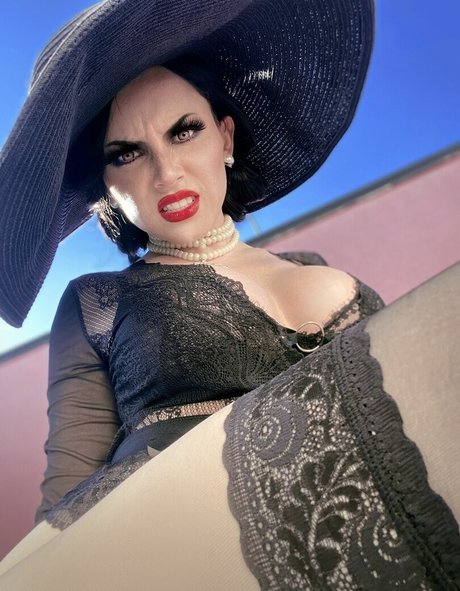 Ezy Summers Cosplay