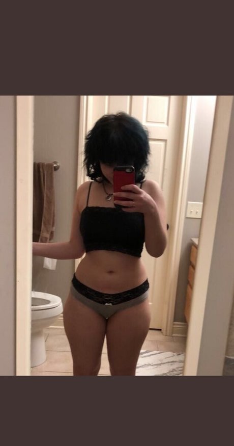 Photo nue de fuite OnlyFans de Guttergirlgab