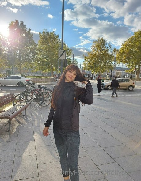 Hollysunny