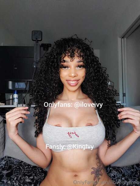 Photo nue de fuite OnlyFans de Iloveivyfree