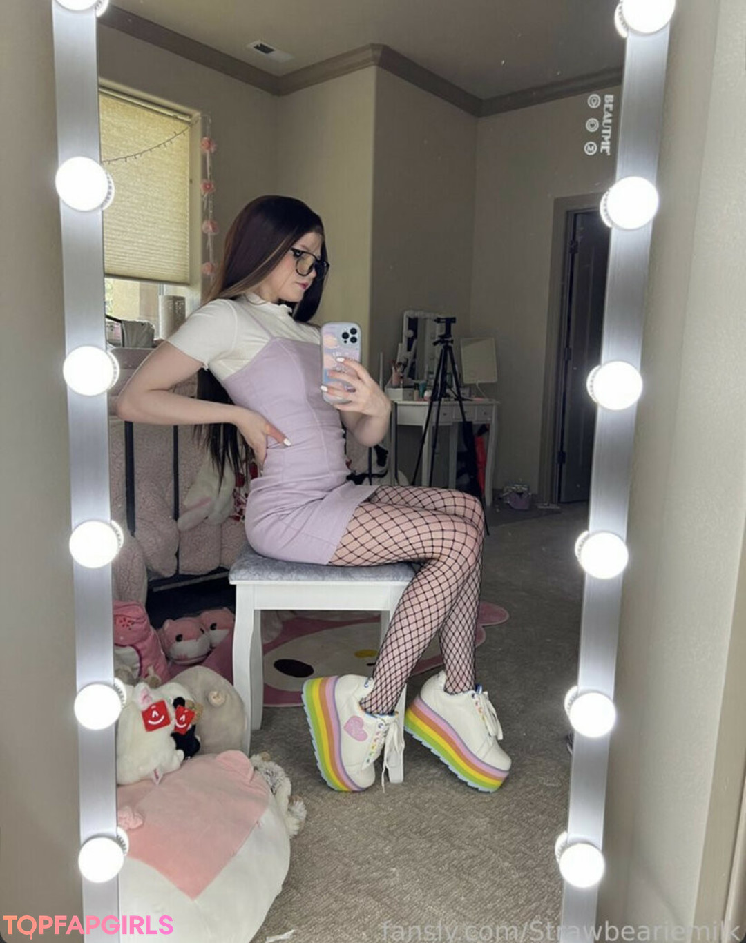 Photo nue de fuite OnlyFans de Strawbeariemilkk #1404