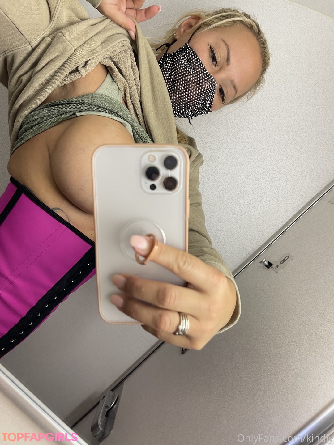 Photo nue de fuite OnlyFans de Kindly Myers #503