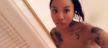 Photo nue de fuite OnlyFans de Honey Gold