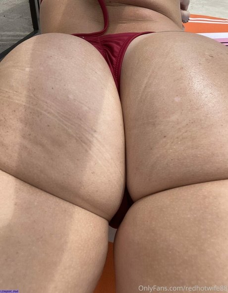 Photo nue de fuite OnlyFans de Redhotwife88