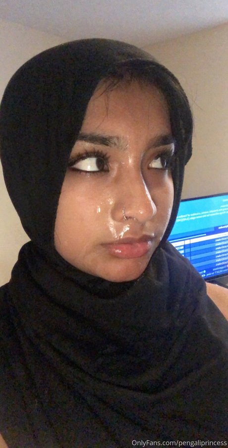 Yasmina Khan