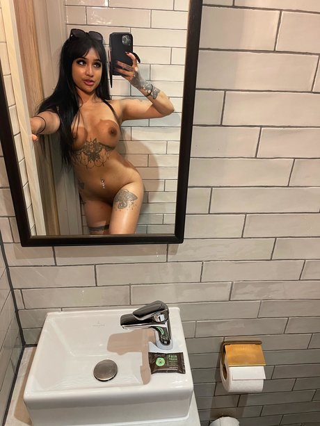 Yasmina Khan