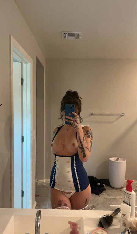 Photo nue de fuite OnlyFans de Ivyywaifuu