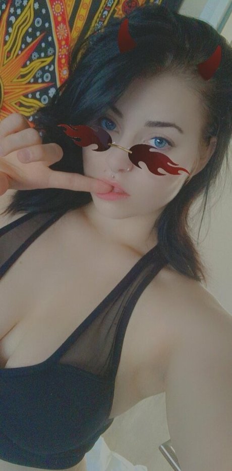 Photo nue de fuite OnlyFans de Emily Erdbeer