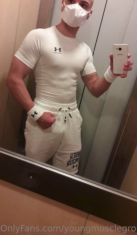 Youngmusclegrowingboy