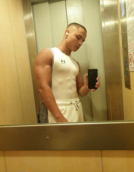 Youngmusclegrowingboy