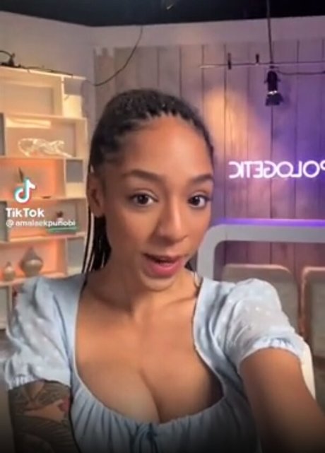 Photo nue de fuite OnlyFans de Amala Ekpunobi