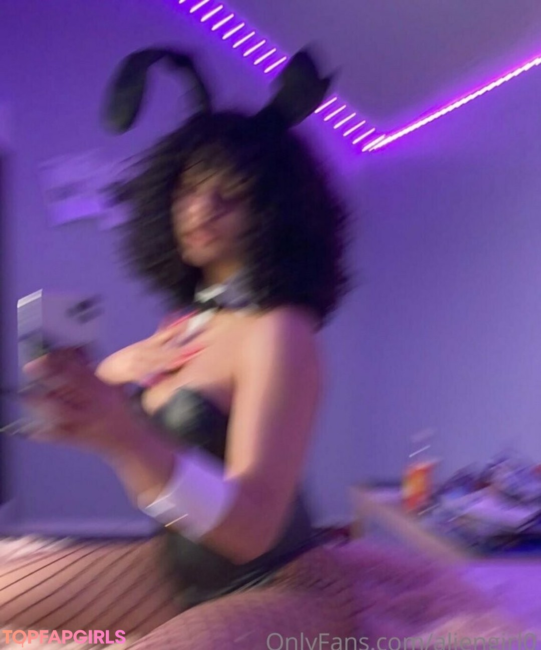 Photo nue de fuite OnlyFans de Aliengirl0 #36 Photo nue de fuite OnlyFans de Aliengirl0 #36
