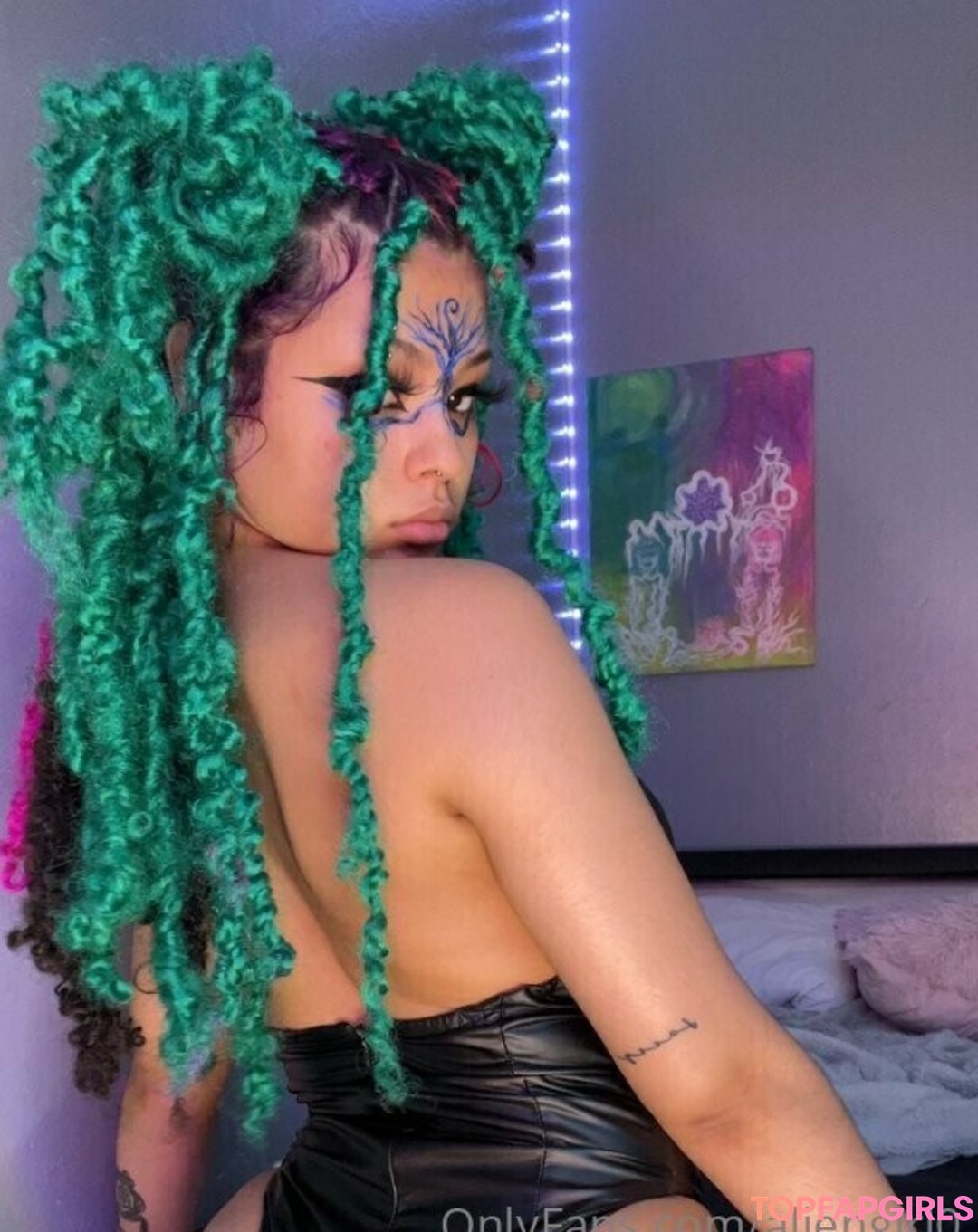 Photo nue de fuite OnlyFans de Aliengirl0 #54 Photo nue de fuite OnlyFans de Aliengirl0 #54