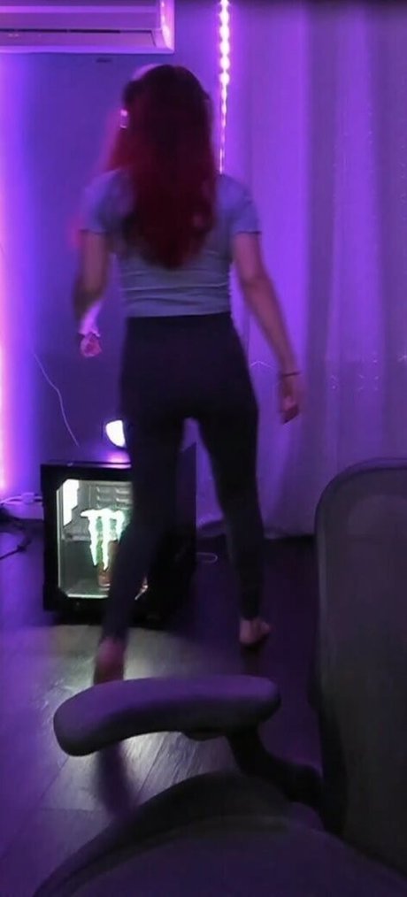 Anniefuchsia