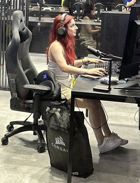 Anniefuchsia