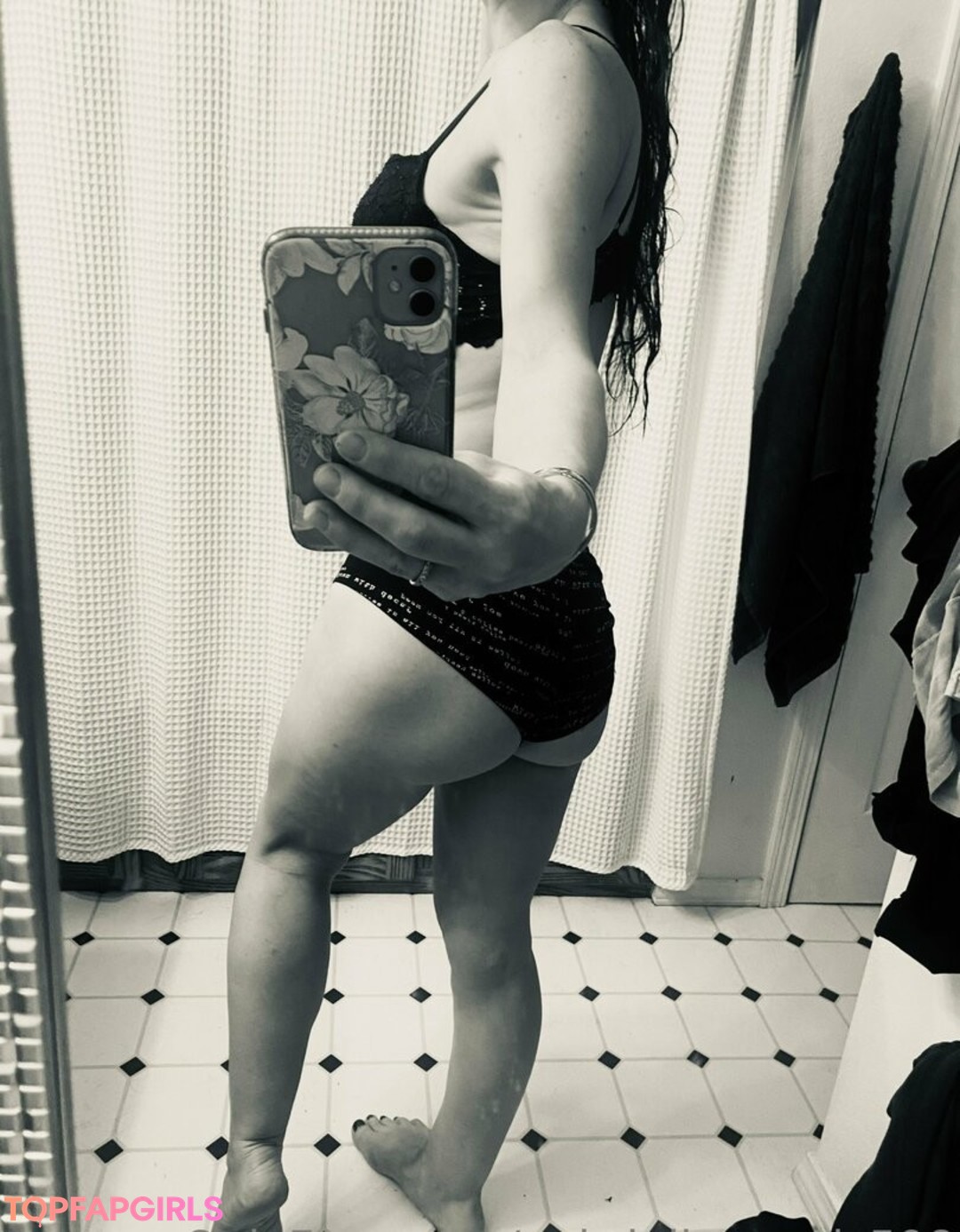 Photo nue de fuite OnlyFans de Gabriellawoods598 #94 Photo nue de fuite OnlyFans de Gabriellawoods598 #94