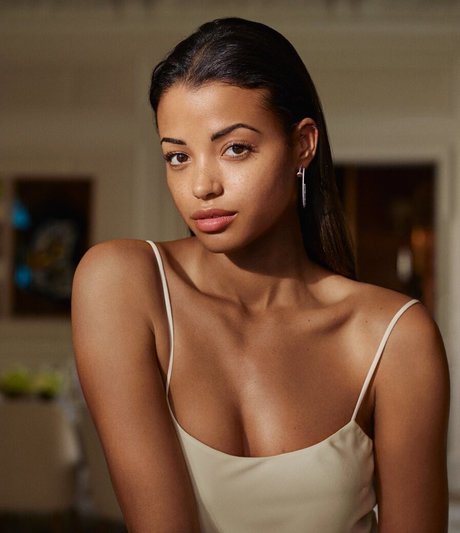 Ella Balinska