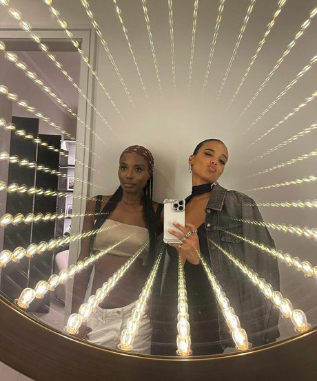 Photo nue de fuite OnlyFans de Ella Balinska