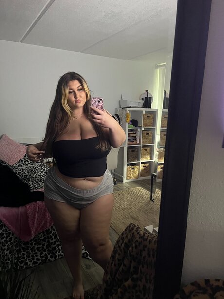 Photo nue de fuite OnlyFans de Geminiskyee