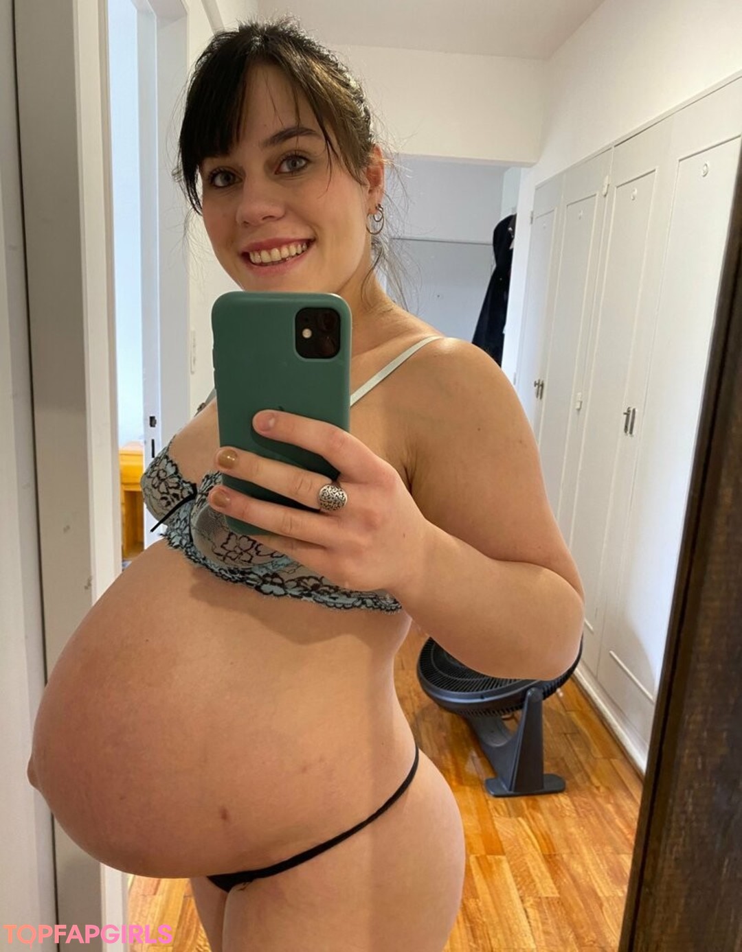 Photo nue de fuite OnlyFans de Aprilbigass #33 Photo nue de fuite OnlyFans de Aprilbigass #33