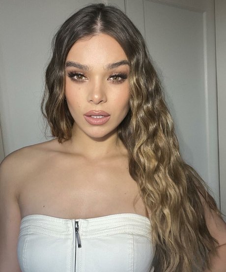 Hailee Steinfeld