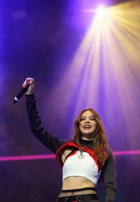 Hailee Steinfeld