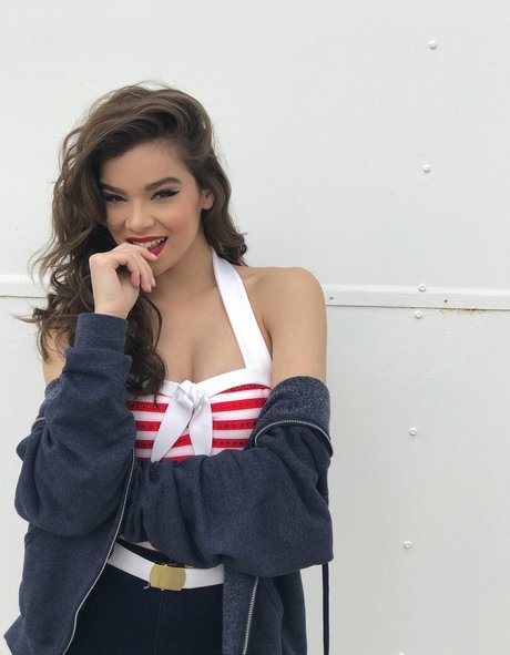 Hailee Steinfeld