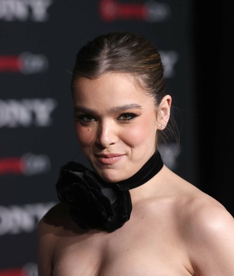 Hailee Steinfeld