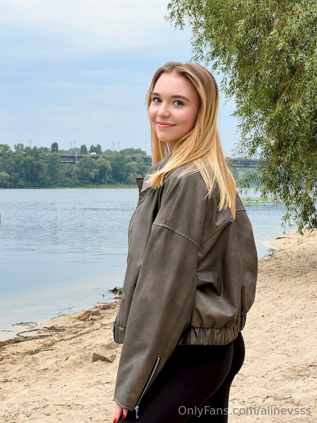 Photo nue de fuite OnlyFans de Alinevsss #1638