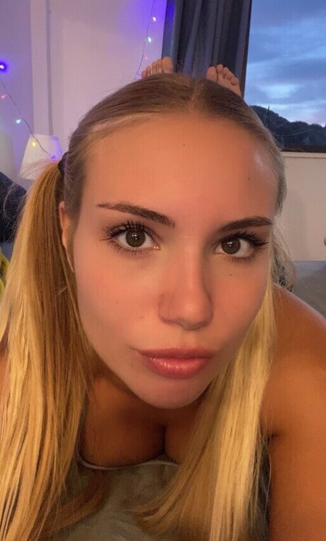 Photo nue de fuite OnlyFans de Lickandysoles
