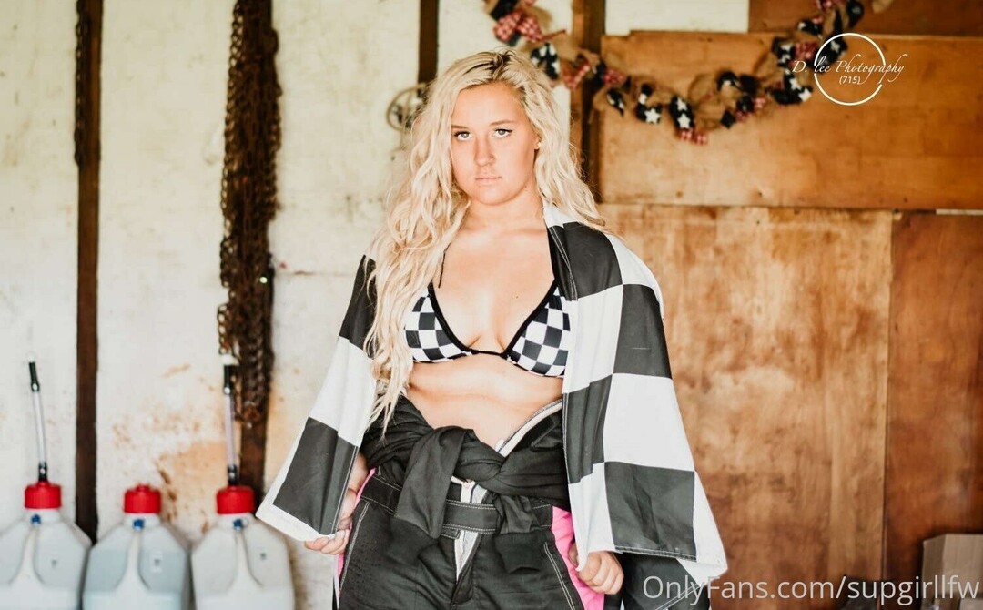 Photo nue de fuite OnlyFans de Supgirllfw  Crystal Rose #1 Photo nue de fuite OnlyFans de Supgirllfw  Crystal Rose #1