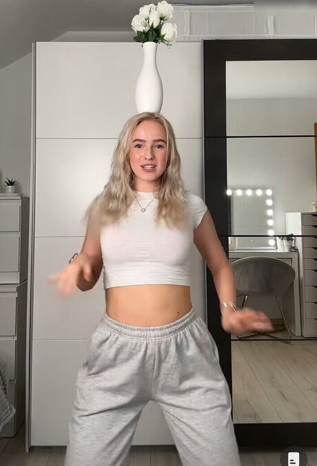 Photo nue de fuite OnlyFans de Emely Winkler