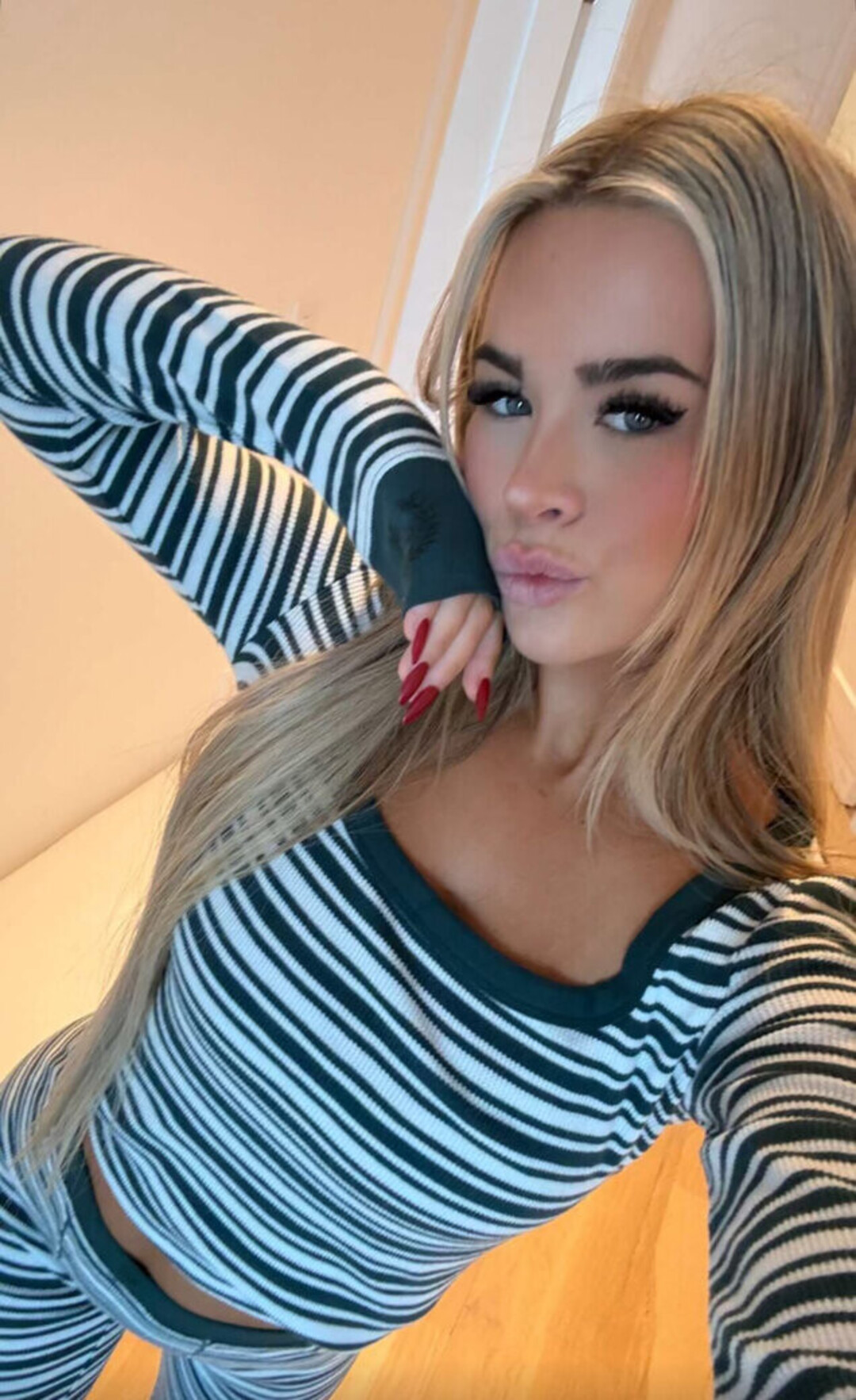 Photo nue de fuite OnlyFans de Emily Elizab3th #431 Photo nue de fuite OnlyFans de Emily Elizab3th #431